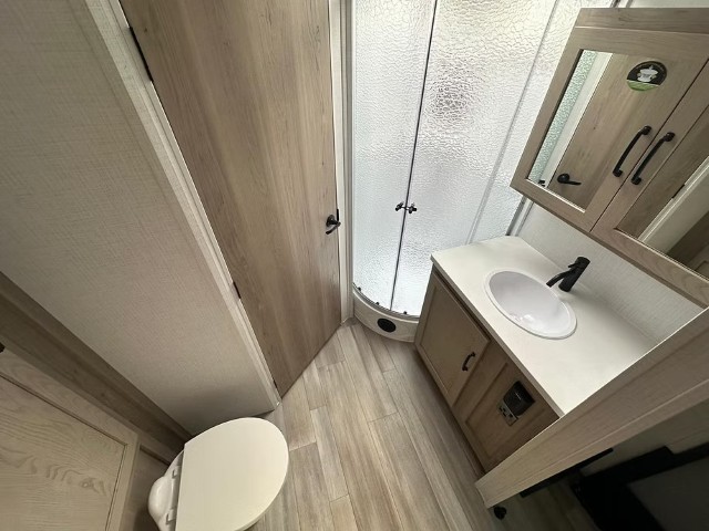 Bathroom with enclosed shower cubicle, WC and vanity unit