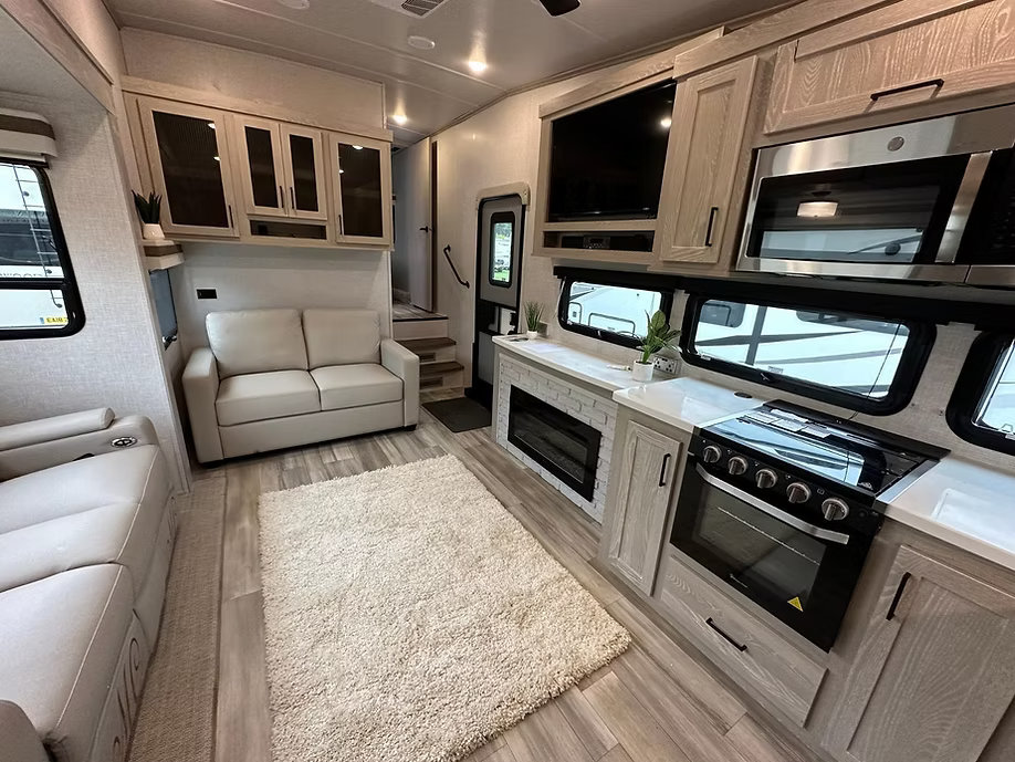 Rapid Rehouse fifth wheel unit